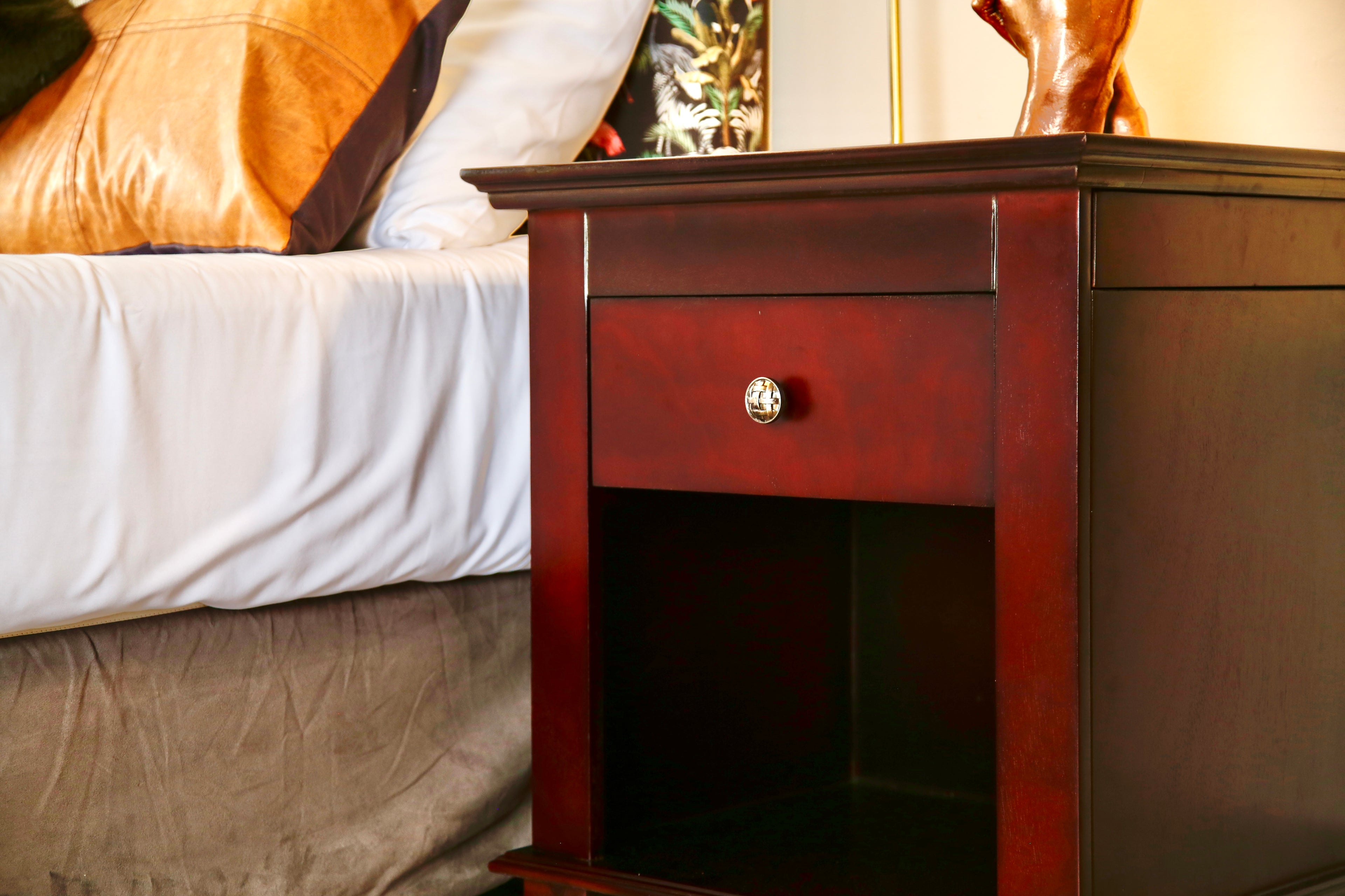 Verona pedestal without secret drawer