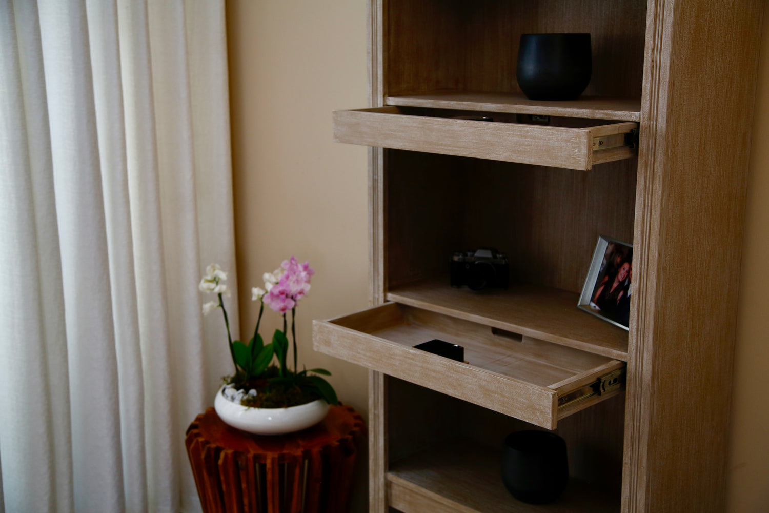 Ivalo bookshelf