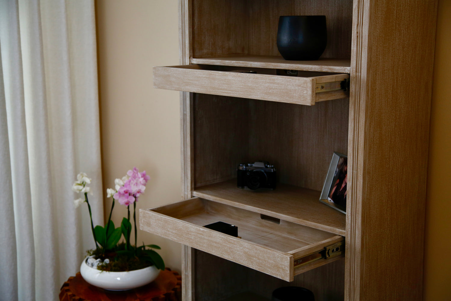 Ivalo bookshelf